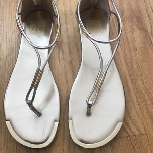 Gold DV thong Kaden sandals